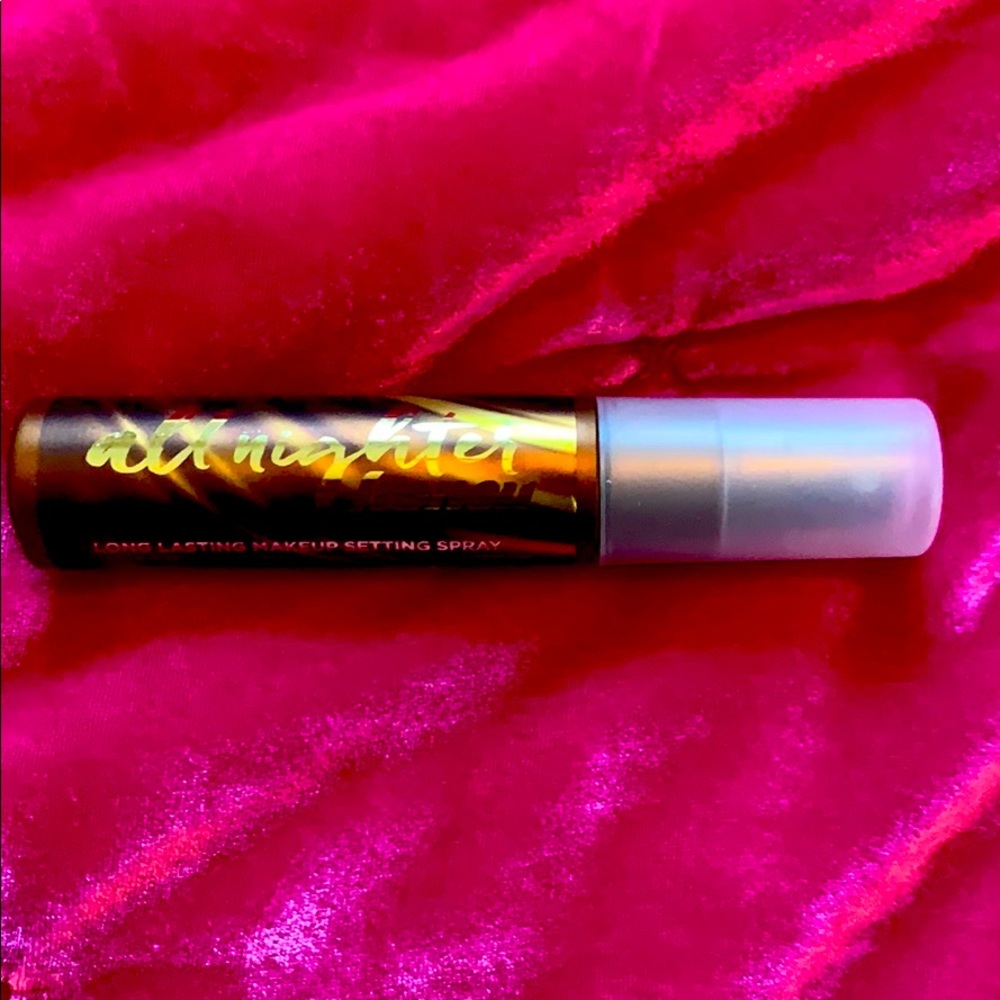 Urban Decay-Long Lasting Makeup Setting Spray!